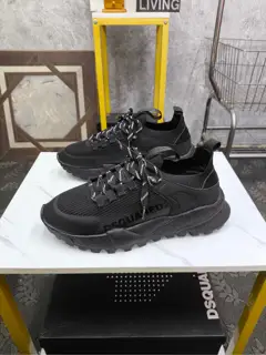 DSQUARED2 casual sports shoes are on sale at the same time in Z cabinet