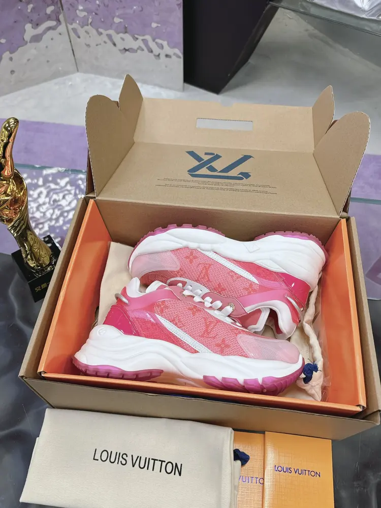 Louis Vuitton Factory Price: 381 Top Version Shoes