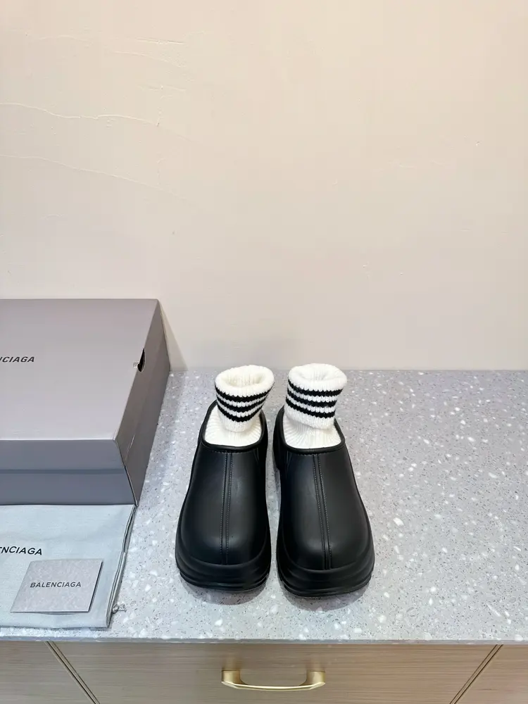 Balenciaga 24ss autumn and winter new style slip-on shoes