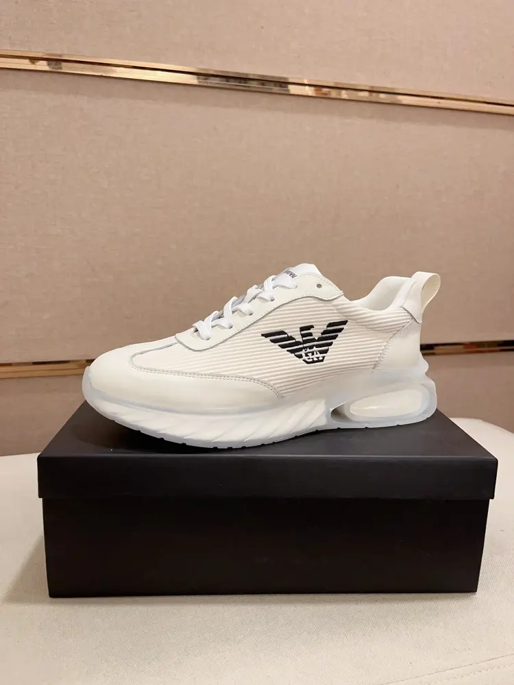 Armani casual shoes upper Italian imported cowhide. Fully imported mesh lining + leather