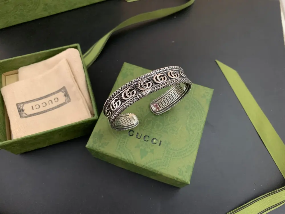 Gucci Retro three-dimensional king snake trim double G logo open bracelet