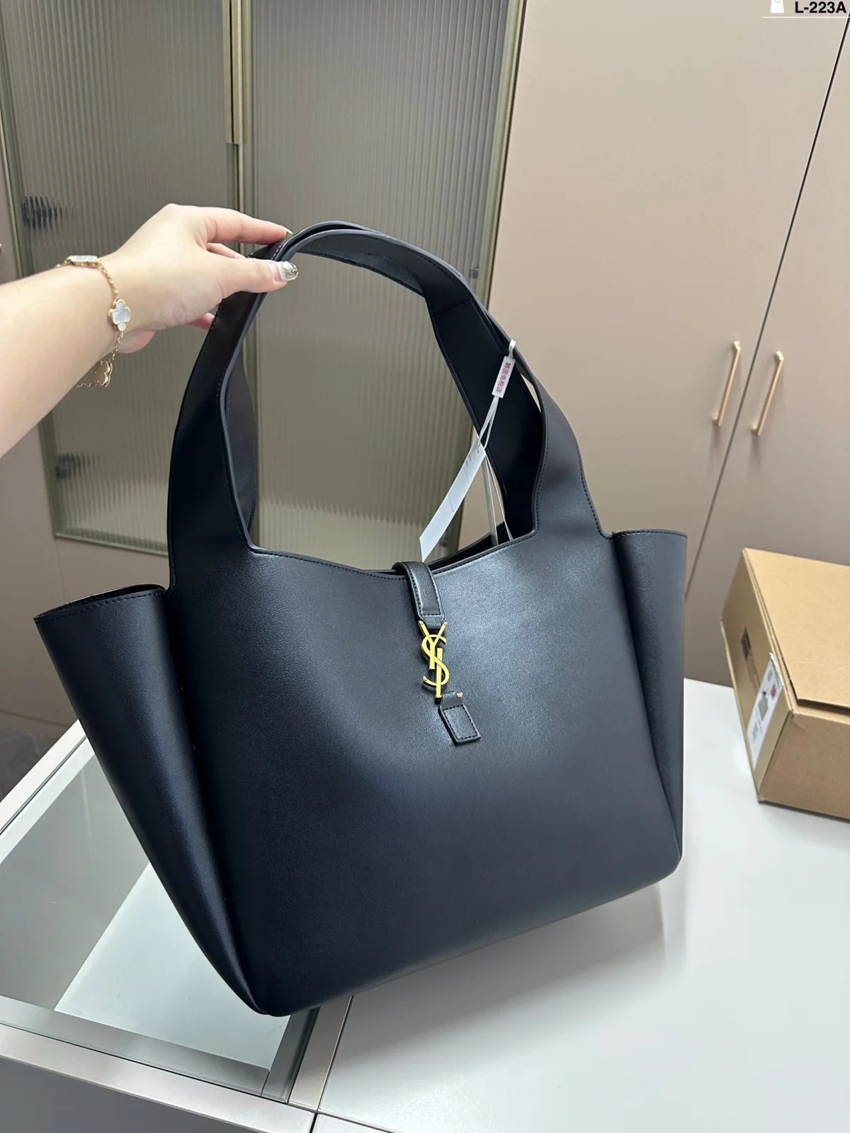 Yves Saint Laurent Tote