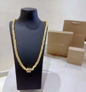Bvlgari DIVAS’ DREAM series is in perfect condition and has invincible details. The unique