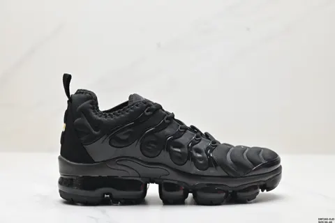 Nike Air Max Plus is the representative of Nike’s alternative shoes. TN It was born in 1996 924453-006