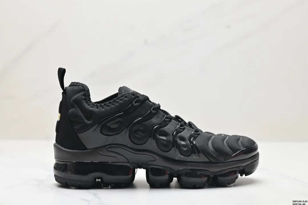 Nike Air Max Plus is the representative of Nike’s alternative shoes. TN It was born in 1996 924453-006