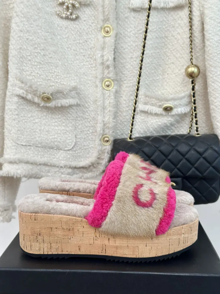 Chanel classic letter wood grain thick sole fur slippers