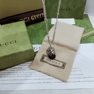 Gucci Lion Black Diamond Necklace The lion opening