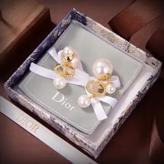 New original goods DIOR CD pearl earrings The same brass material as the counter