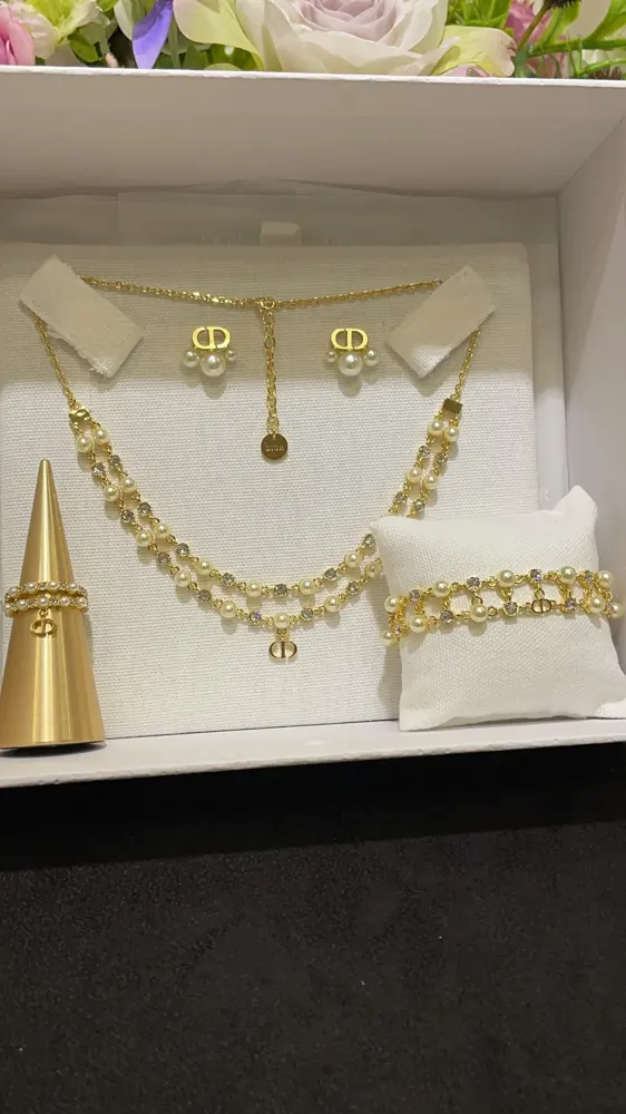 [Dior’s latest double-layer pearl necklace] consistent ZP brass material