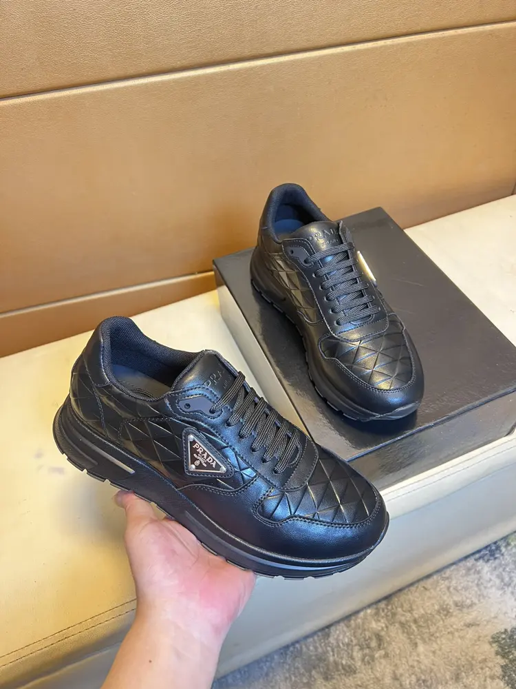 Prada sneakers. Brand silk calfskin·High frequency brand logo on the shoe·Brand high