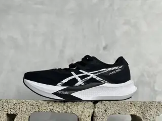ASICS MAGIC SPEED 3 stable running shoes have a double-layer jacquard mesh design on the