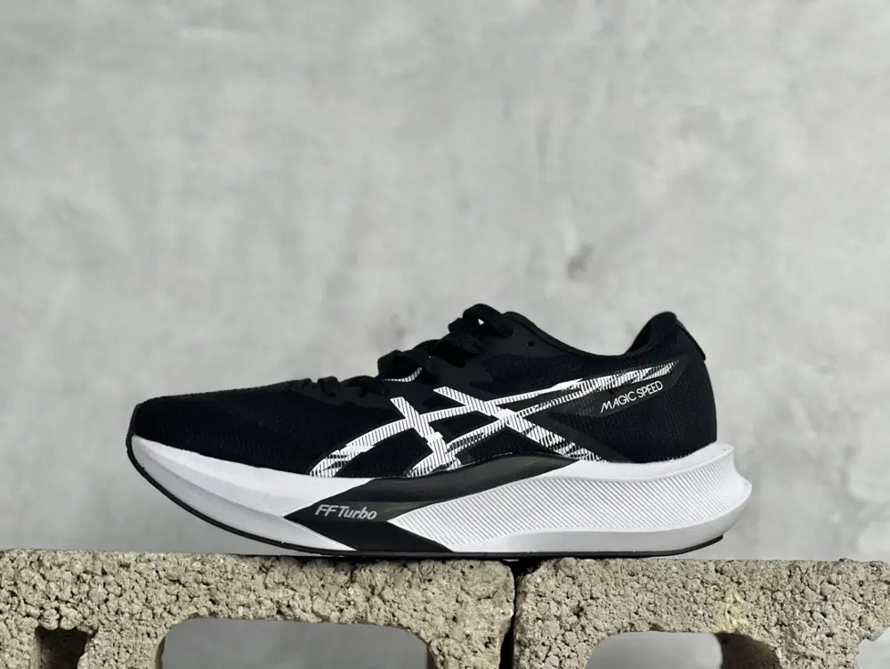 ASICS MAGIC SPEED 3 stable running shoes have a double-layer jacquard mesh design on the