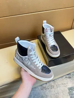 Dior Gaobang exclusive first release Dior ~ unique modern sports shoes. Counter purchase