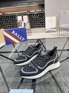 BALLY sports shoes counters are selling original configuration