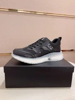 Armani casual shoes upper Italian imported cowhide. Fully imported mesh lining + leather