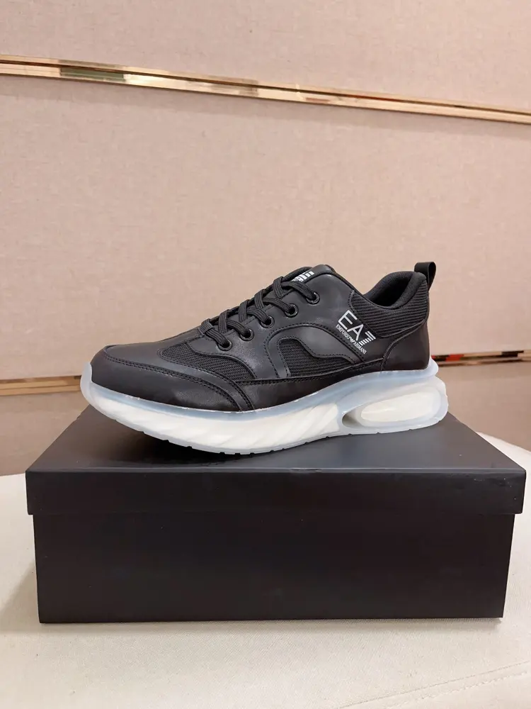 Armani casual shoes upper Italian imported cowhide. Fully imported mesh lining + leather