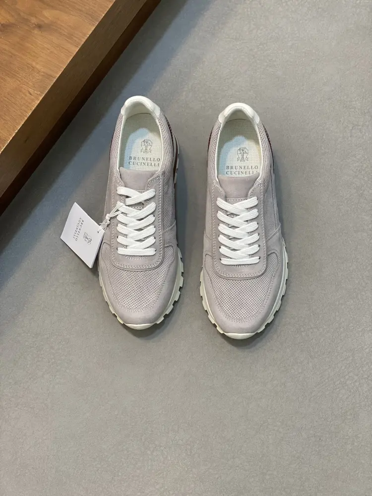 Brunello Cucinelli color-blocked sports shoes for men. The fabric of this pair of sports
