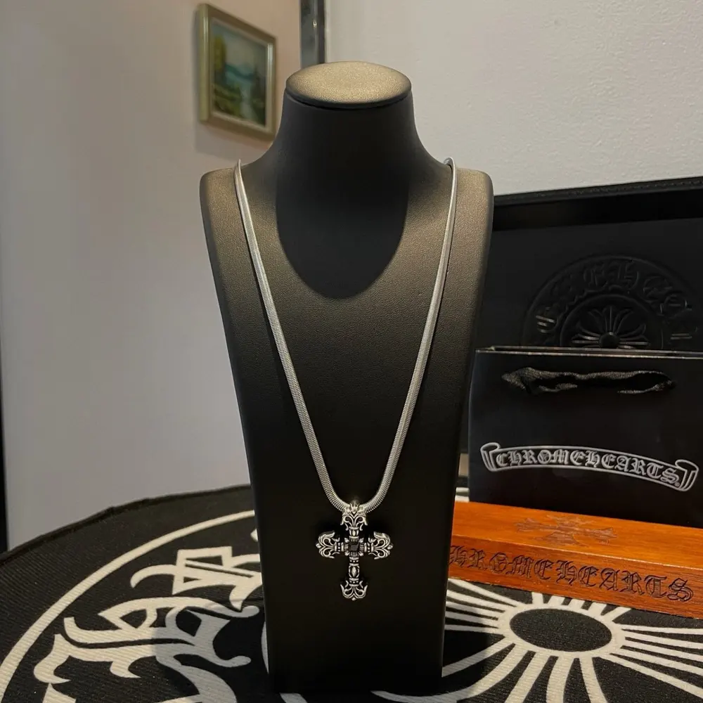 Chrome Hearts Classic retro necklace Cross multi-element pendant Concave and convex shapes