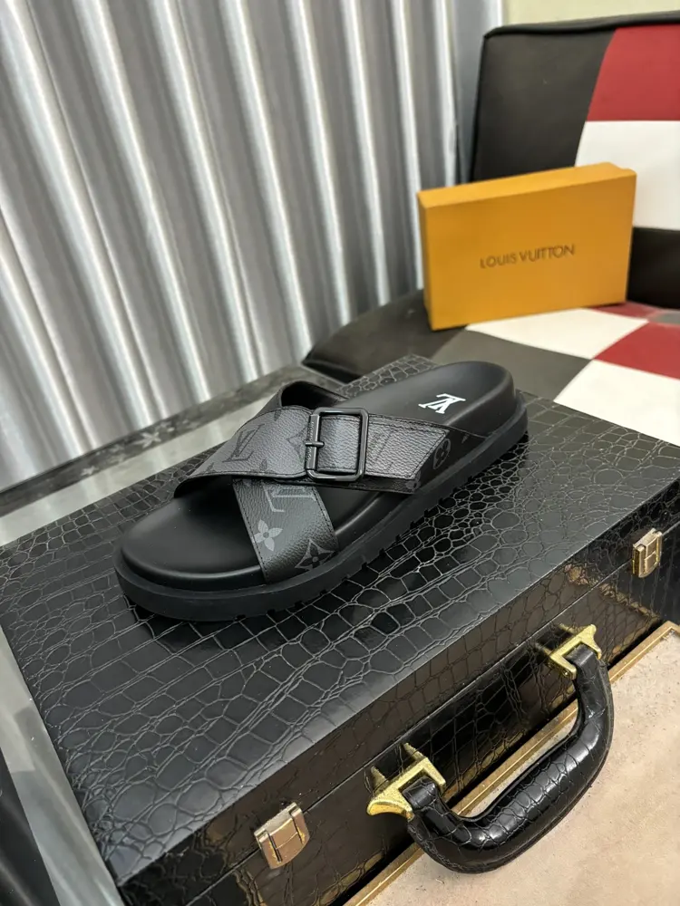Louis Vuitton men’s slippers are now on sale at the counter