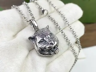 Gucci tiger head necklace Meaning: represents companionship