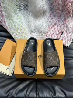 Louis Vuitton high-end men’s summer slippers