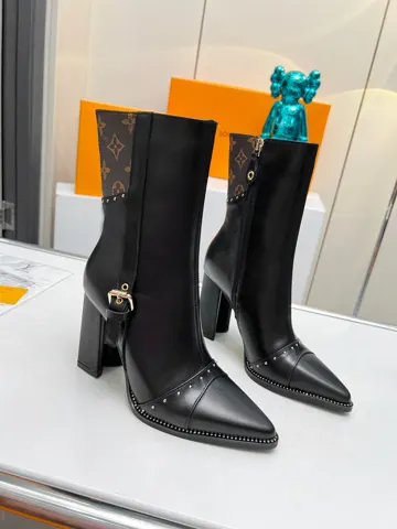 Louis Vuitton autumn and winter fashion long and short boots are on sale