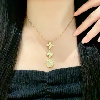 Louis Vuitton classic floral design double flower design pendant necklace