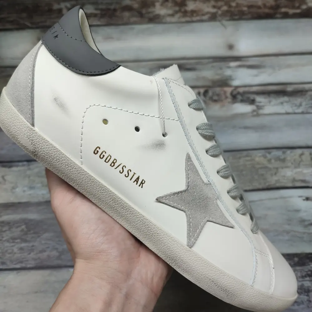 Golden Goose couple’s dirty shoes Golden Goose has become the tacit choice of many