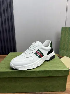 Gucci casual fashion men’s shoes The upper