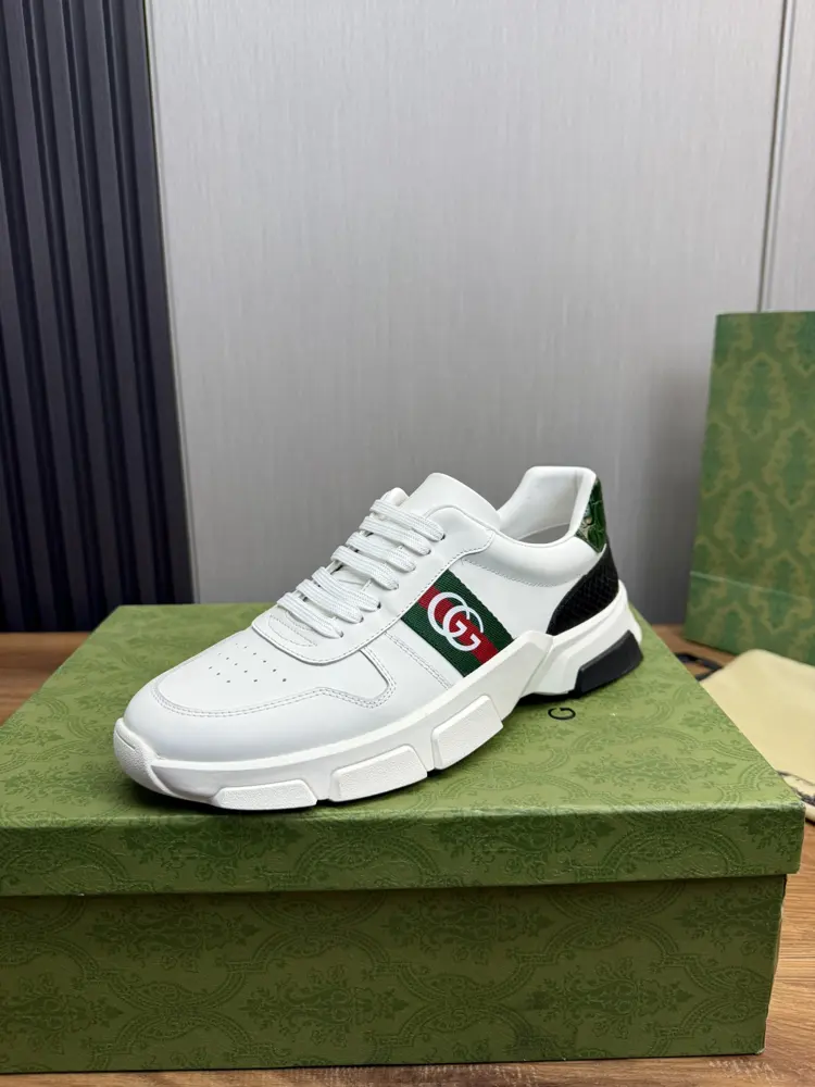 Gucci casual fashion men’s shoes The upper