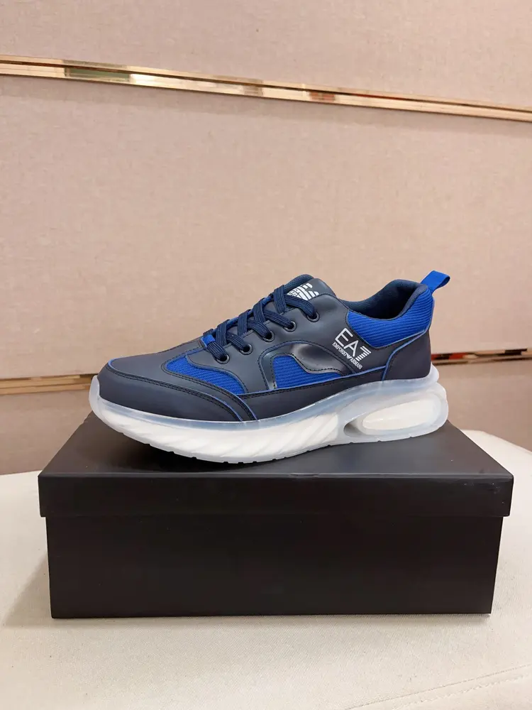 Armani casual shoes upper Italian imported cowhide. Fully imported mesh lining + leather