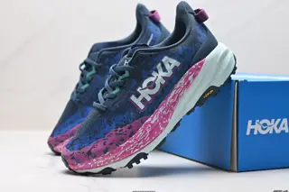 The HOKA brand comes from the Maori language of New Zealand. HOKA means earth 1147791