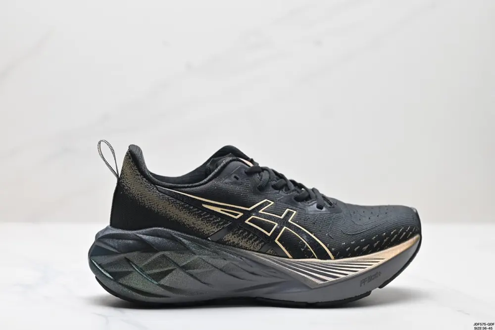 Asics Novablast 4 lightweight running shoes 1012B722-100
