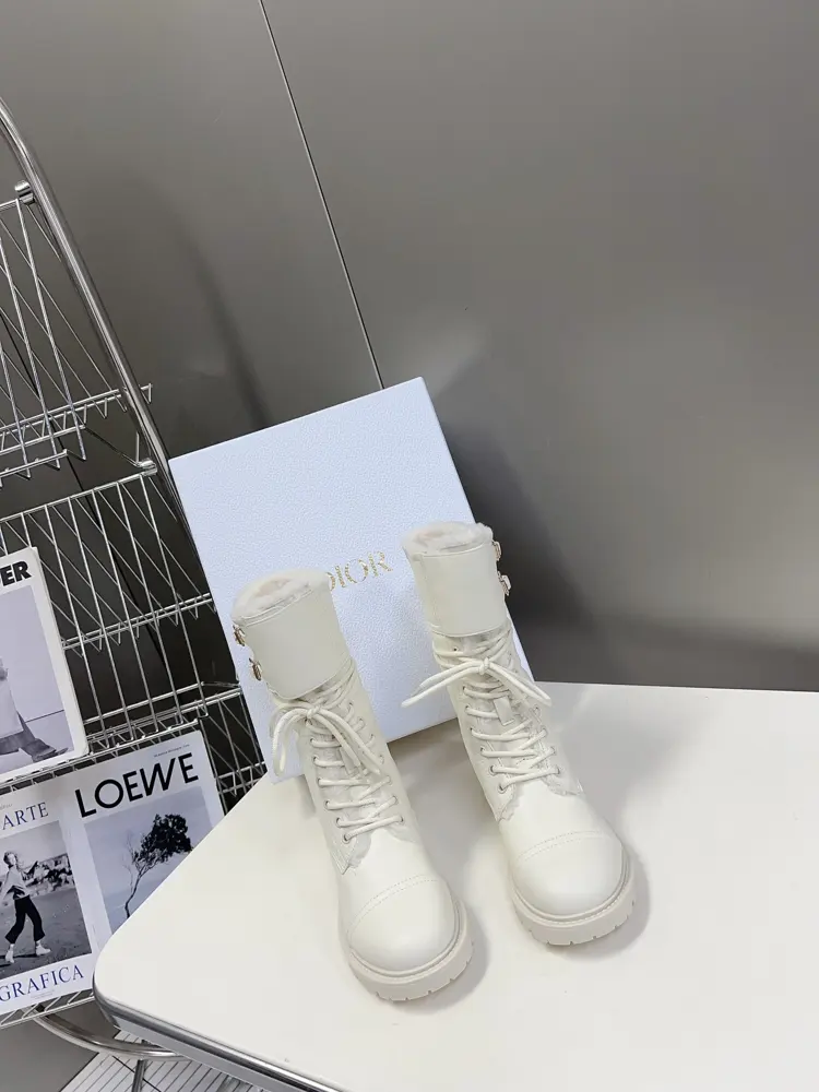 Dior autumn and winter new Martin boots. Original dismantling and development of perfect