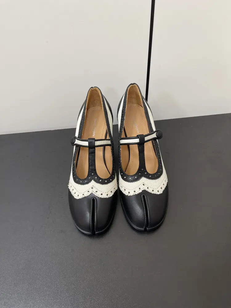 Maison Margiela split-toe thick-heeled retro Mary Jane shoes