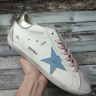 Golden Goose couple’s dirty shoes Golden Goose has become the tacit choice of many