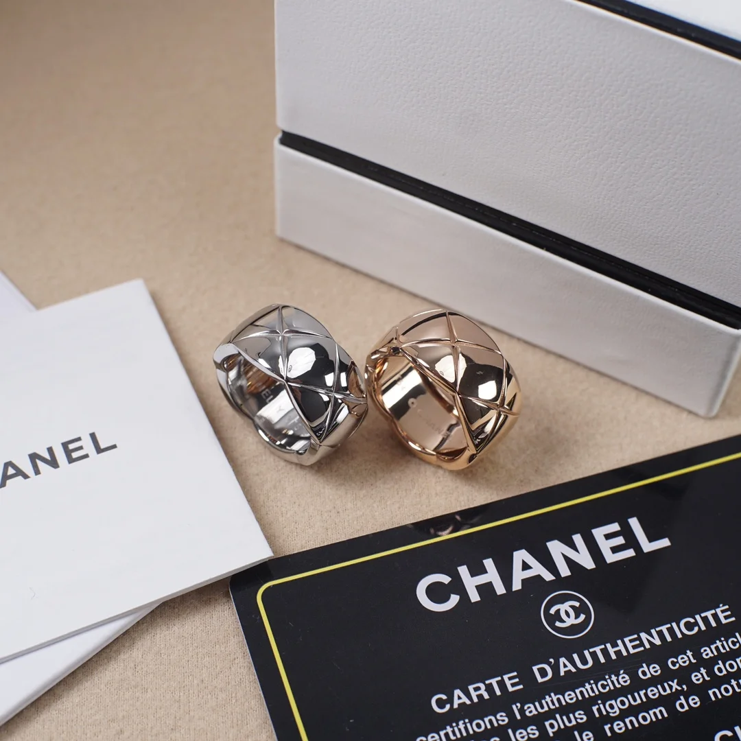 Chanel wide quilted ring