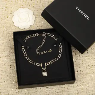 Chanel 23p padlock necklace