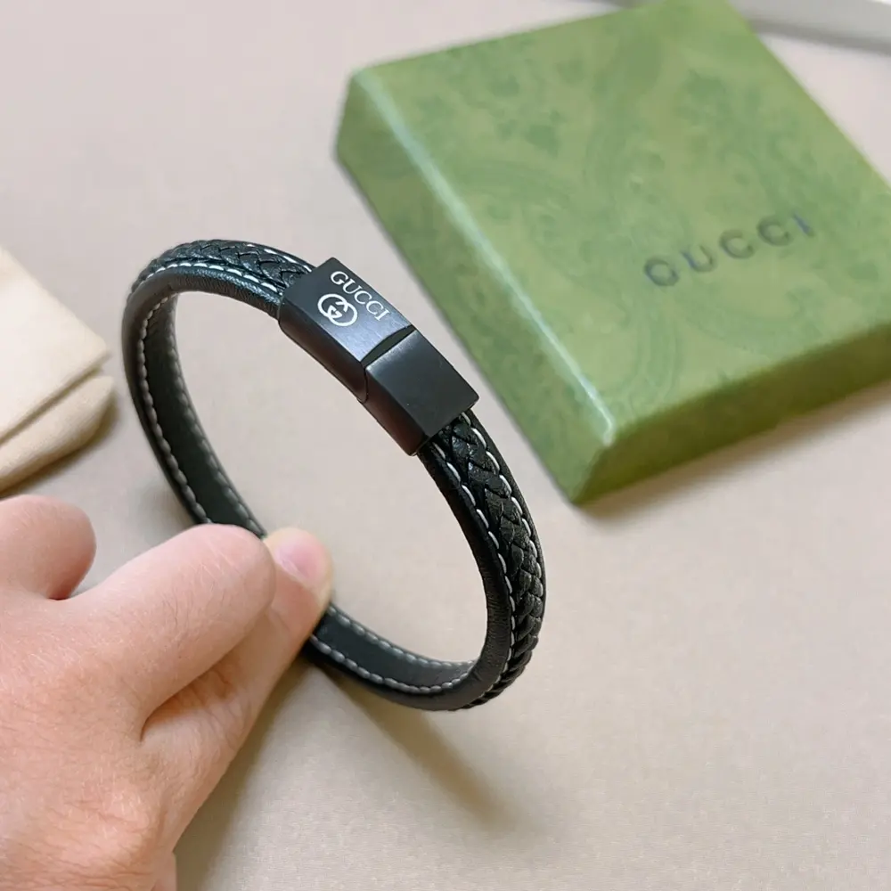 The latest model of Gucci bracelet