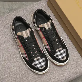 Burberry men’s classic low-top sneakers