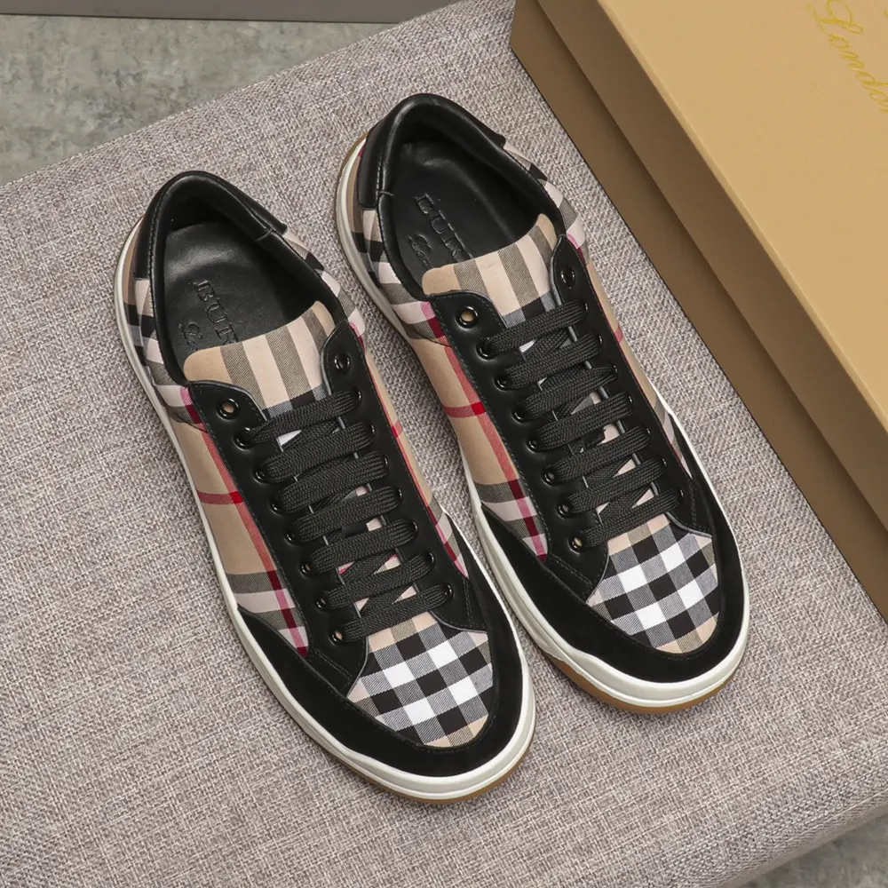 Burberry men’s classic low-top sneakers