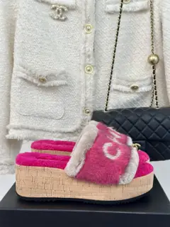 Chanel classic letter wood grain thick sole fur slippers