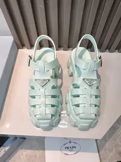 Prada is super popular. Prada’s latest spring and summer 2023 sawtooth Roman braided