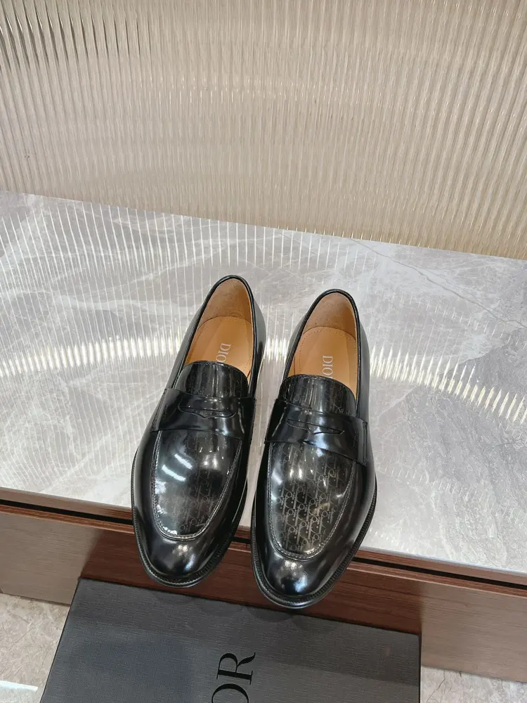 Dior Timeless loafers embody classic elegance. Elegant appearance with slender silhouette