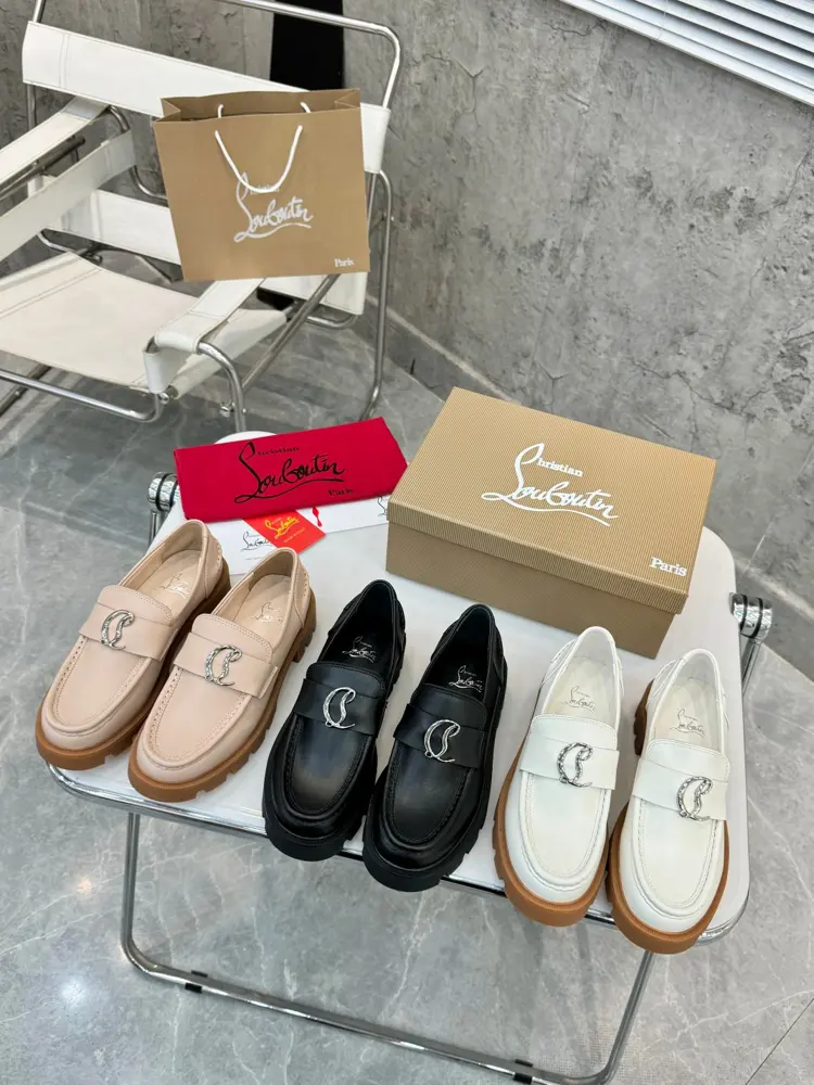 Christian Louboutin loafers catwalk style Xiaoxin breeze with a sense of nobility