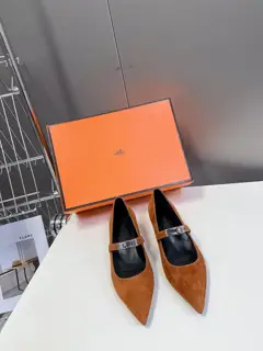 Hermès latest spring and summer Kelly buckle pointed cat heel fashion shoes. Hard to find