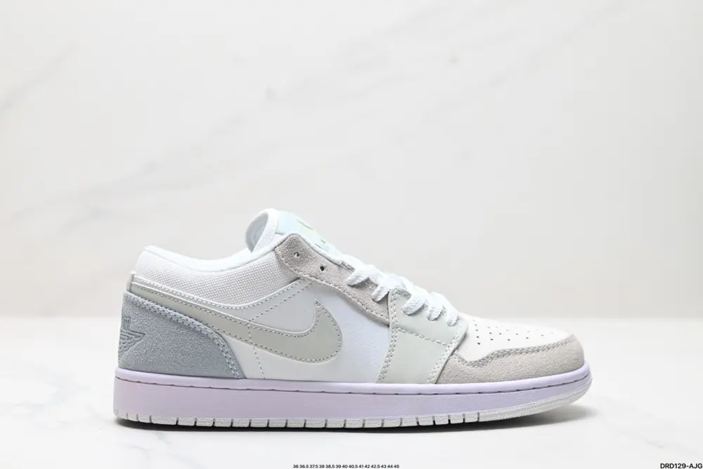 Nike Air Jordan 1 Low Sneakers DC0774-105