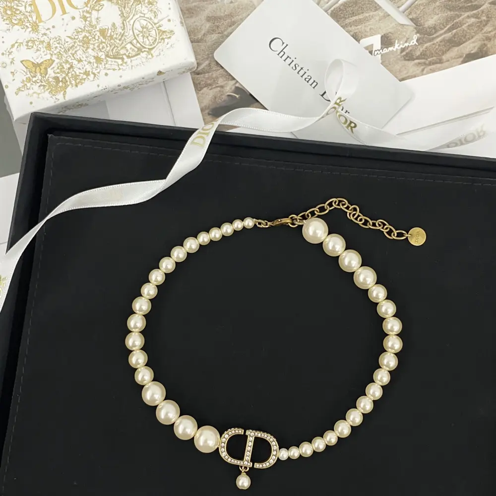 DIOR necklace hot-selling models are hot and new