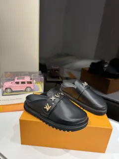 Louis Vuitton flat slippers