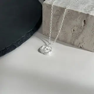 Gucci GG Marmont series double G necklace